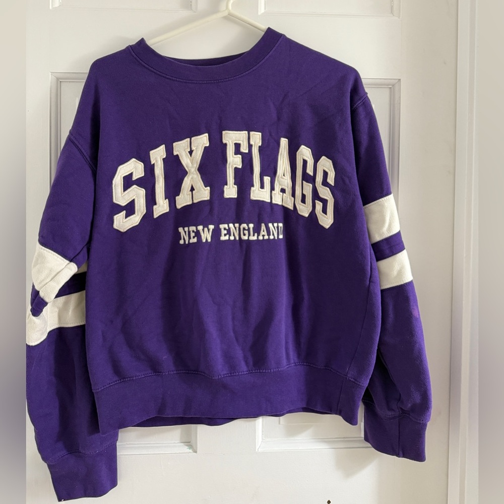 Vintage 90s Six Flags New England Sweatshirt Small